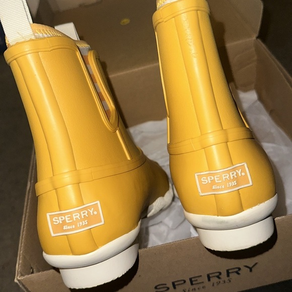 Sperry rainy weather boots - Picture 6 of 12